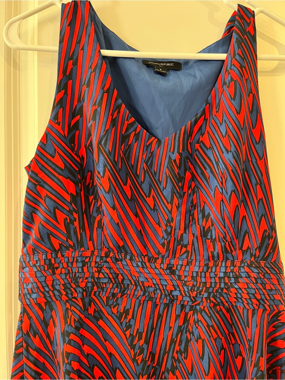 Banana Republic Red Blue Black Pattern Pleated Handkerchief Dress Size 6 - Picture 2 of 12